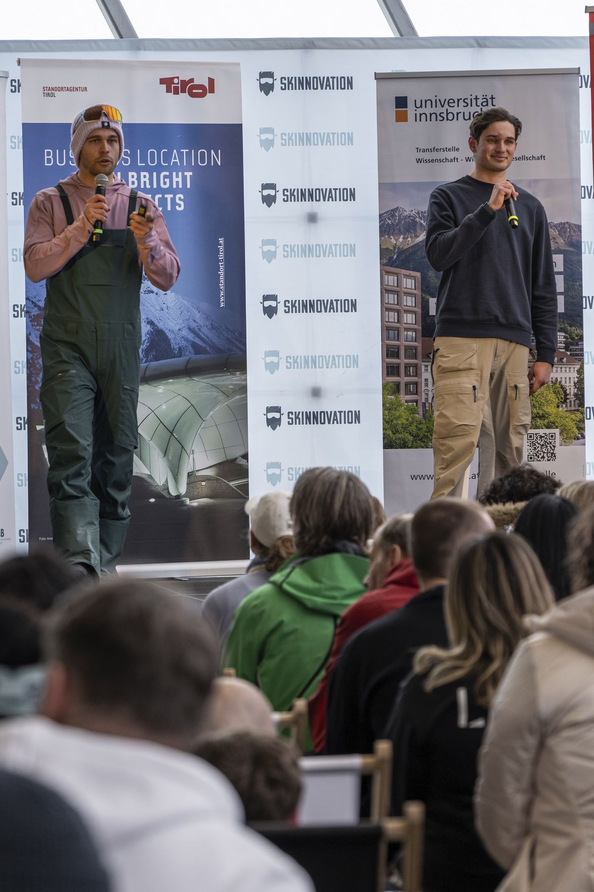 Lucas Kampf auf der Bühne bei SKInnovation vor Publikum